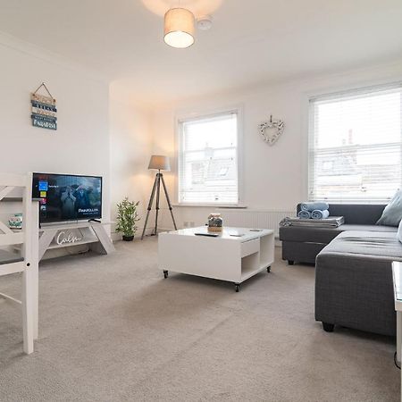 Light And Airy 1 Bedroom Flat 700M From The Beach Bornemouth Extérieur photo