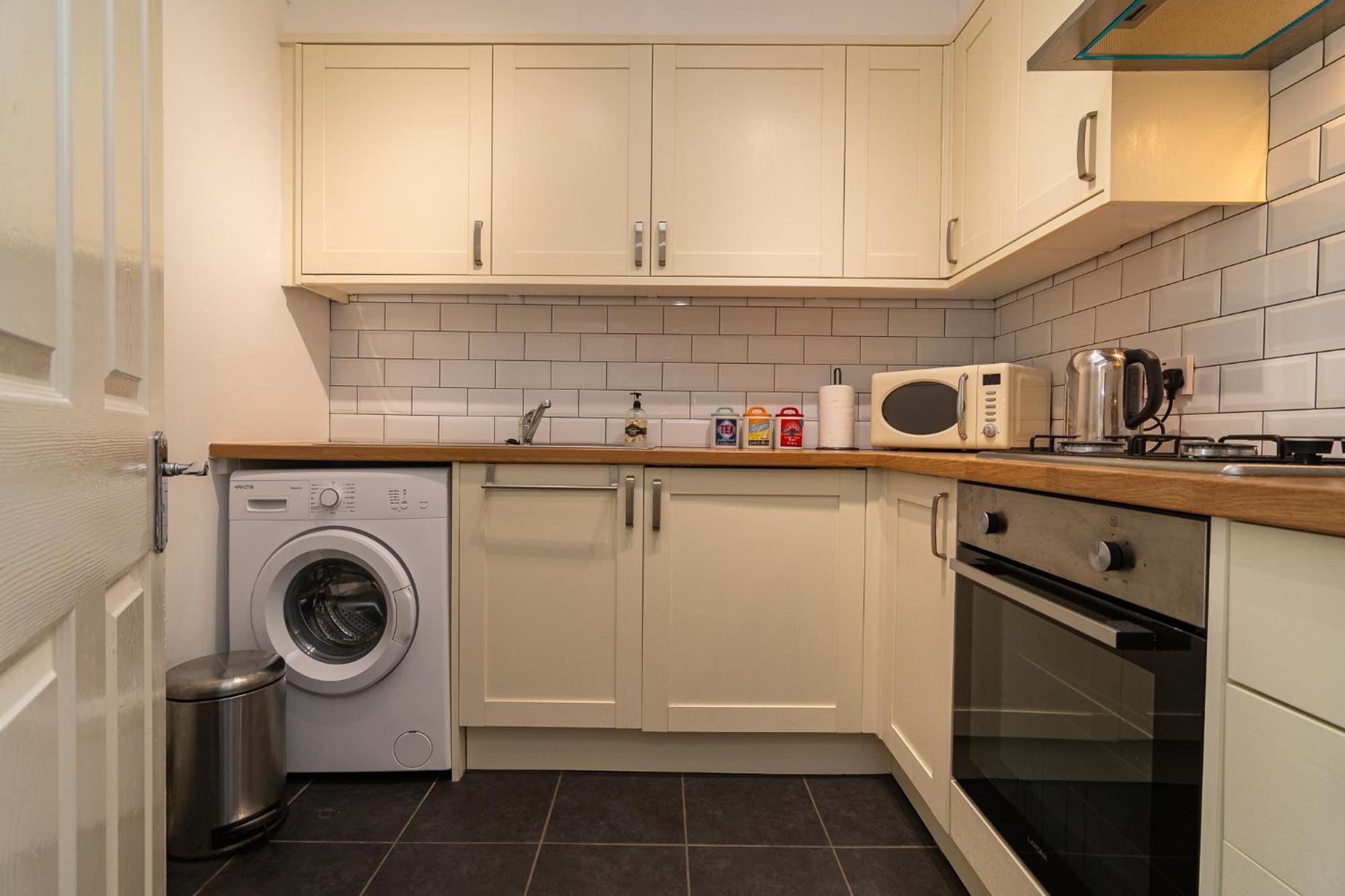 Light And Airy 1 Bedroom Flat 700M From The Beach Bornemouth Extérieur photo
